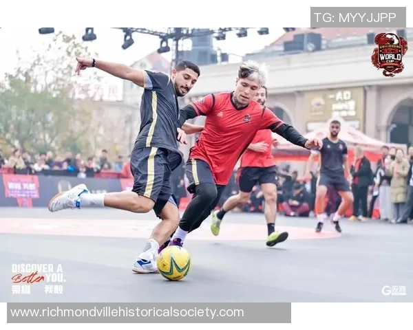 同门对决世界杯上俱乐部队友激烈对抗的精彩瞬间 同门对决世界杯上俱乐部队友激烈对抗的精彩瞬间